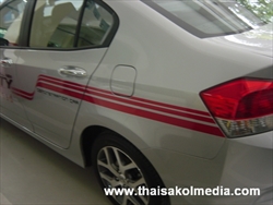 รับติดสติกเกอร์ติดรถยนต์17